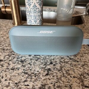 Bose SoundLink Flex Bluetooth Speaker, Portable Speaker with Microphone